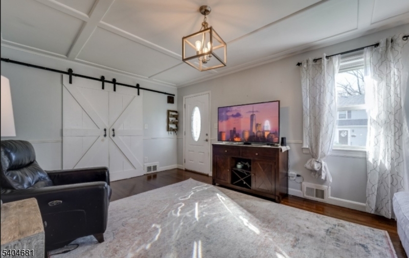 391 Ward Street Union, NJ 07083 - Photo 6 of 23