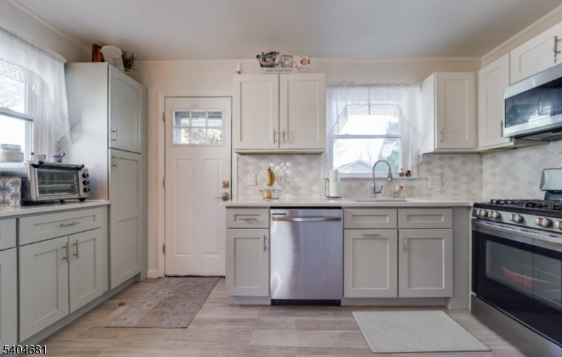 391 Ward Street Union, NJ 07083 - Photo 10 of 23