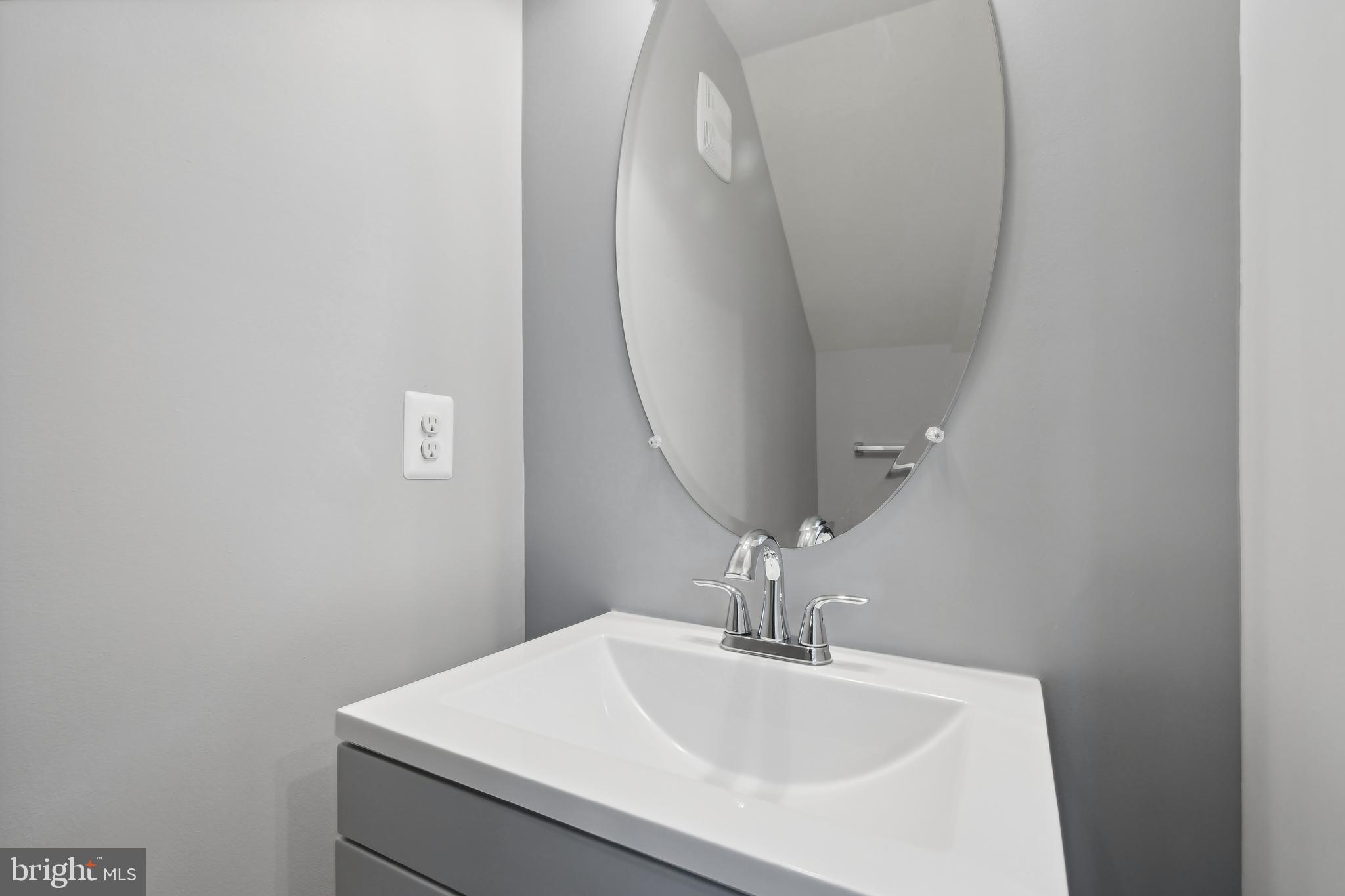 23485 Logans Ridge Terrace Ashburn, VA 20148 - Photo 7 of 16 Powder room