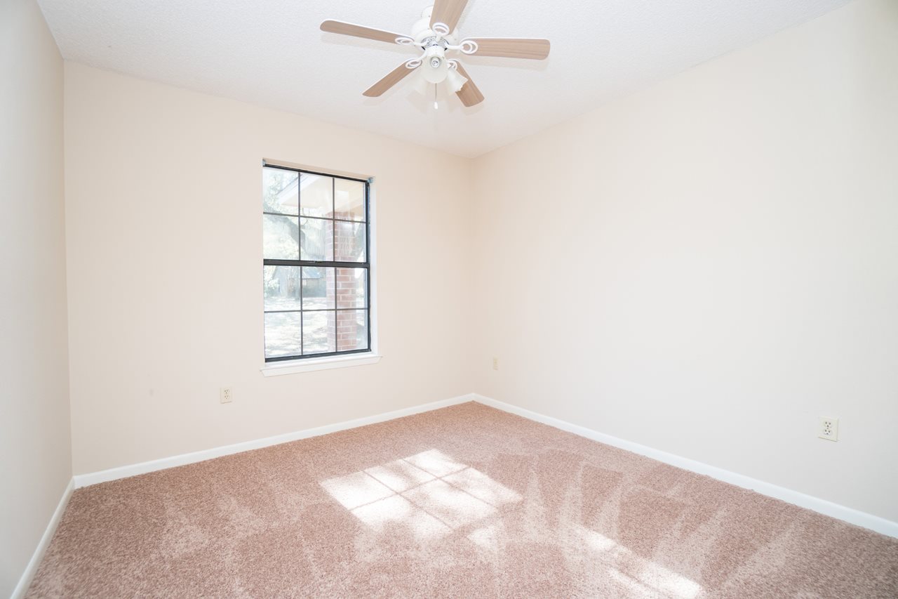 635 East Gate Circle Foley, AL 36535 - Photo 17 of 22