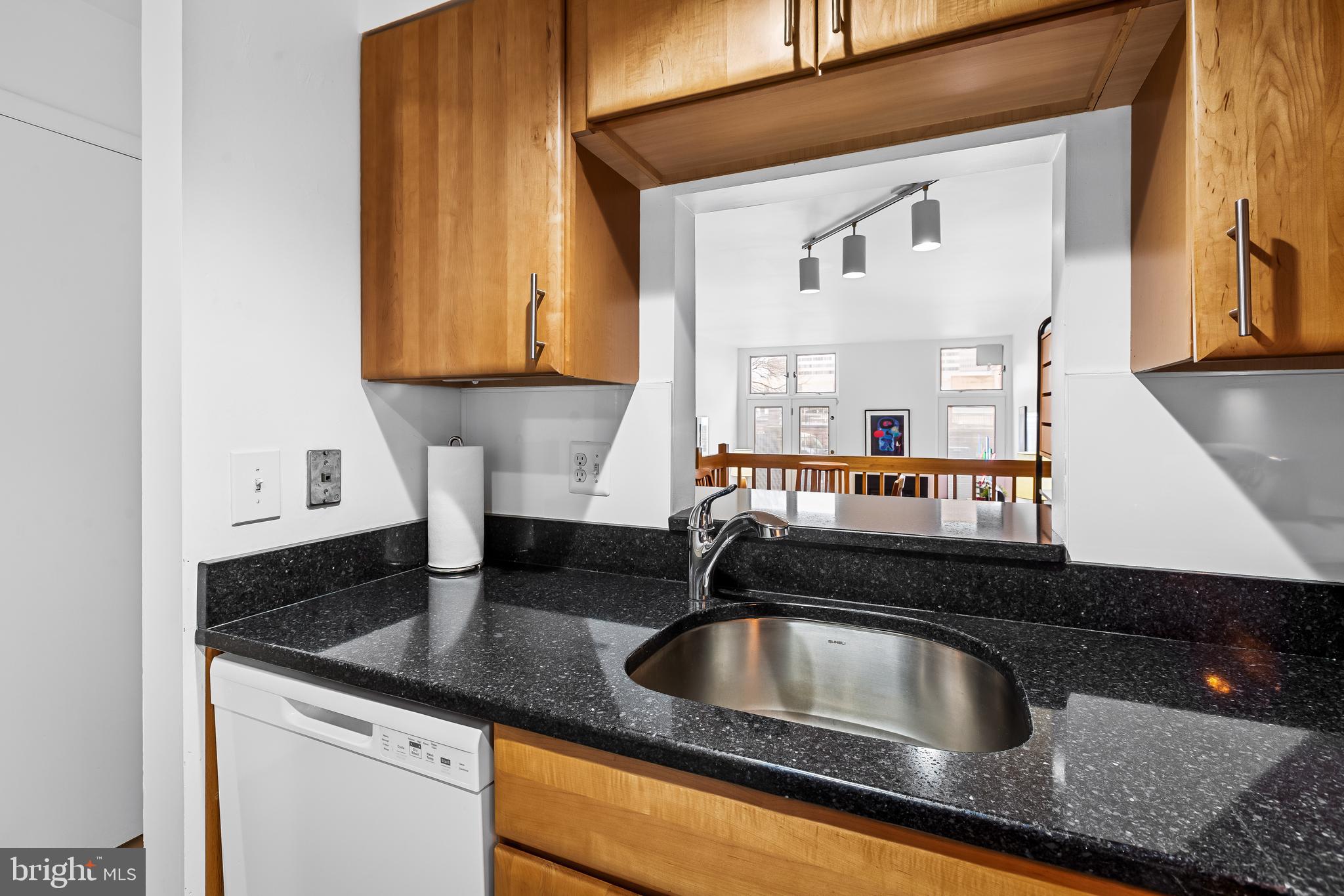 420 South Hanover Street Baltimore, MD 21201 - Photo 15 of 44