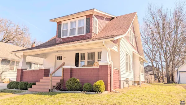 $189,900 | 930 Lawrence Street, Emporia, KS 66801