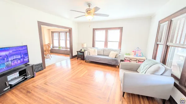 $189,900 | 930 Lawrence Street, Emporia, KS 66801