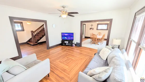 $189,900 | 930 Lawrence Street, Emporia, KS 66801