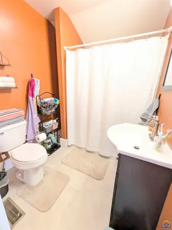 $189,900 | 930 Lawrence Street, Emporia, KS 66801