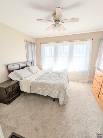 $189,900 | 930 Lawrence Street, Emporia, KS 66801