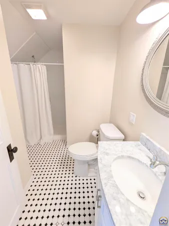 $189,900 | 930 Lawrence Street, Emporia, KS 66801