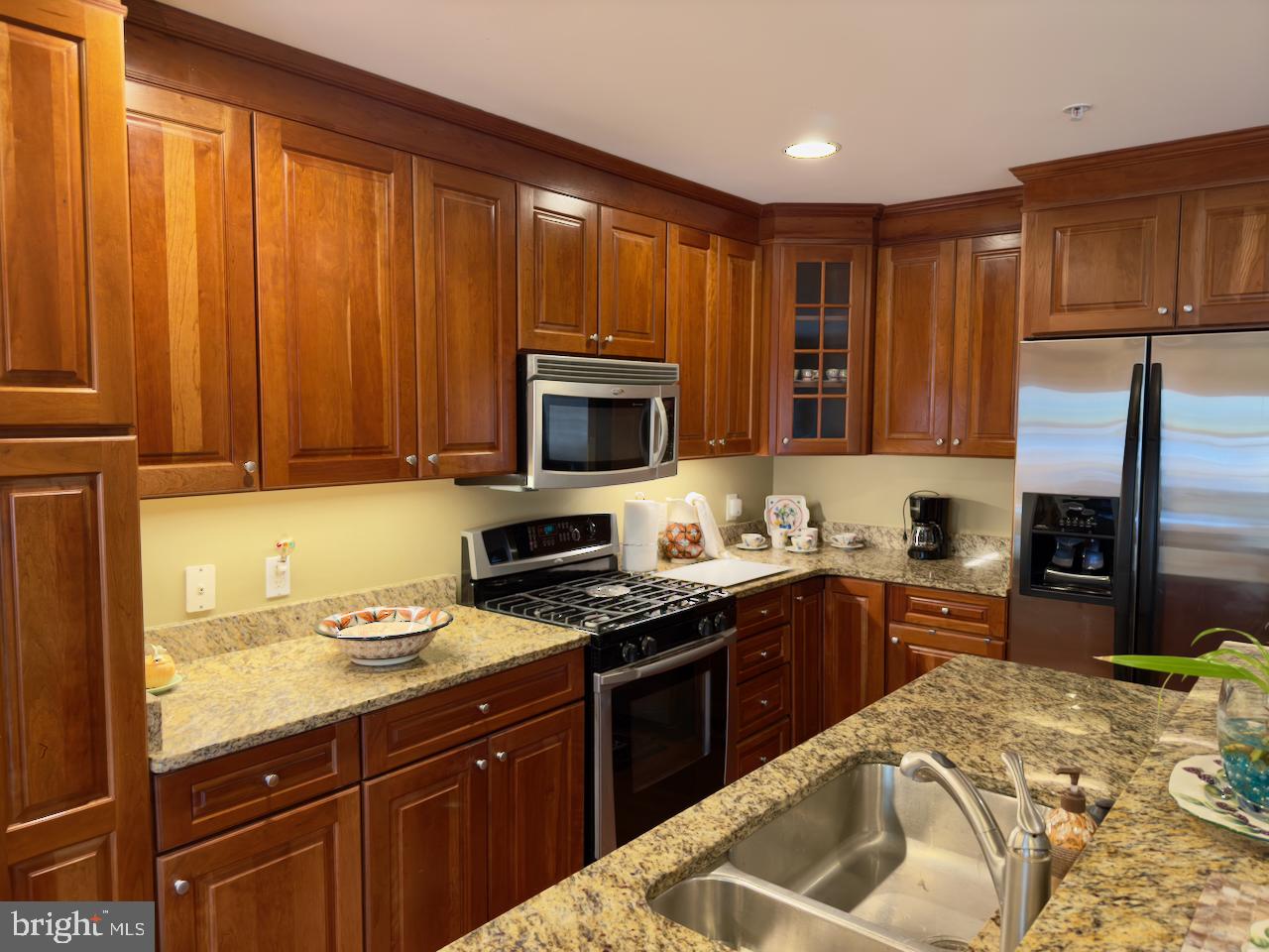 12251 Roundwood Road, Unit 601 Lutherville-Timonium, MD 21093 - Photo 17 of 41 Kitchen with granite counters