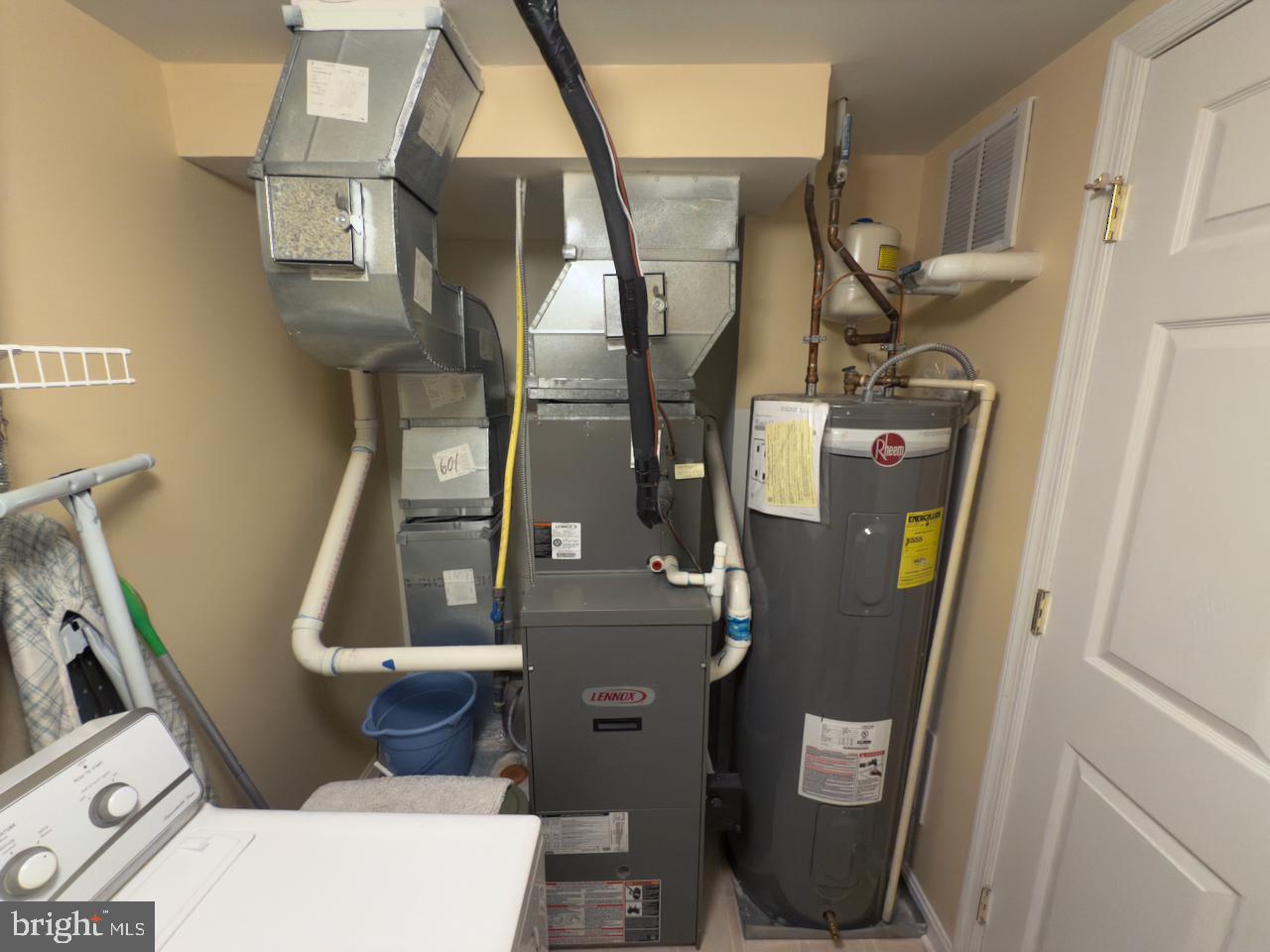 12251 Roundwood Road, Unit 601 Lutherville-Timonium, MD 21093 - Photo 38 of 41 Laundry and utility room