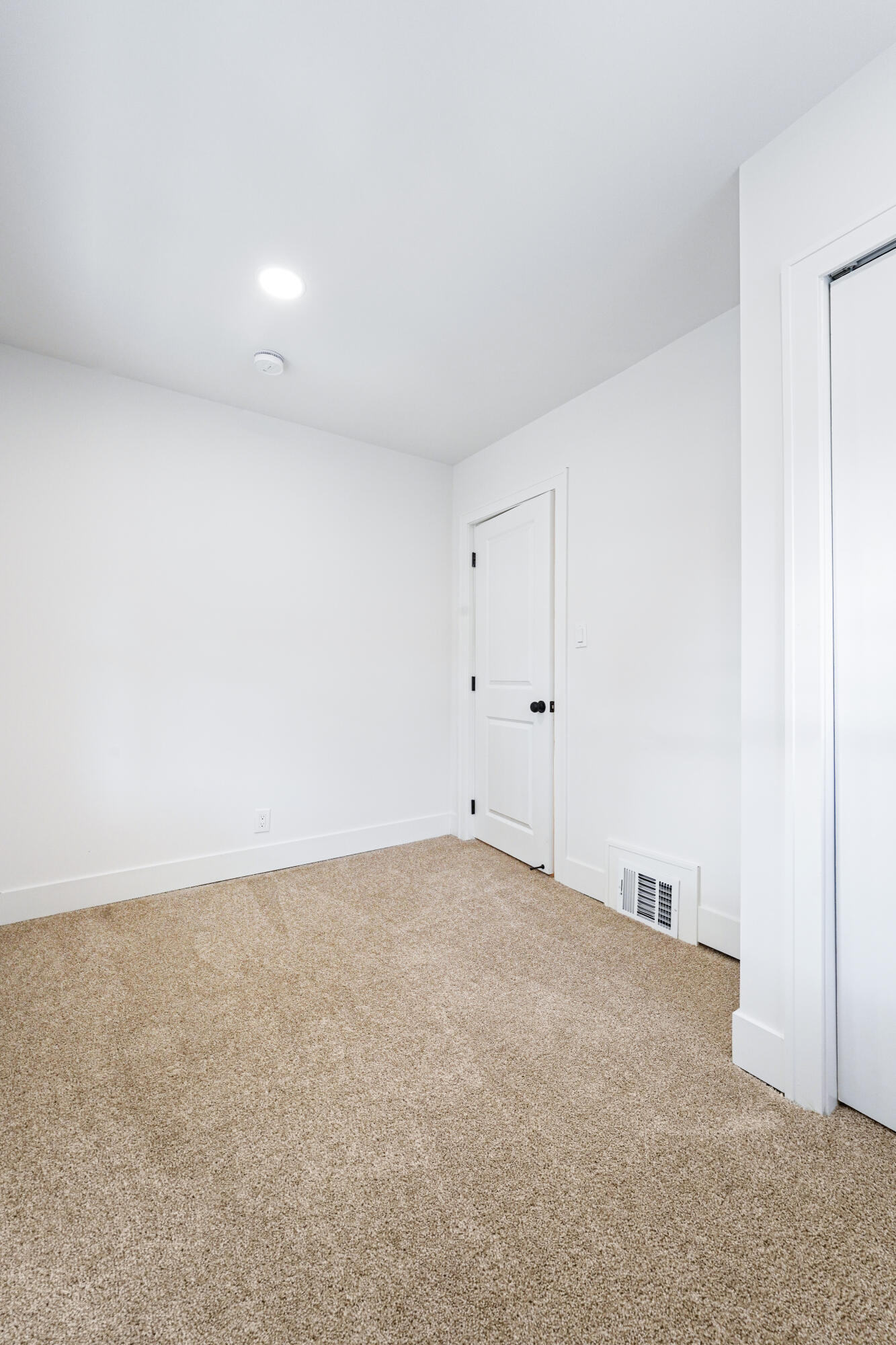 7043 Toepfer Road Warren, MI 48091 - Photo 21 of 50 Photo Oct 23 2025, 2 33 09 PM