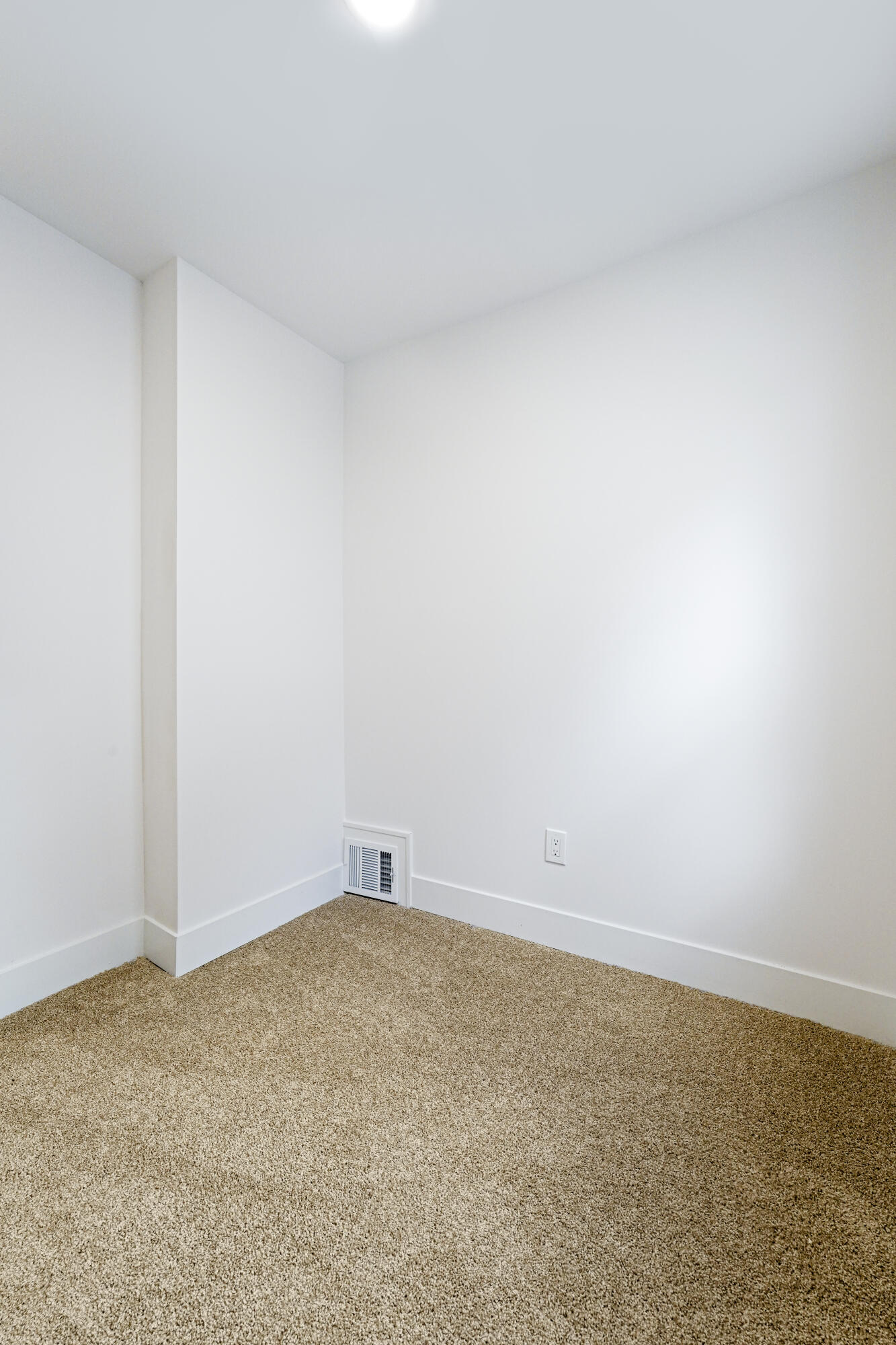 7043 Toepfer Road Warren, MI 48091 - Photo 23 of 50 Photo Oct 23 2025, 2 33 46 PM