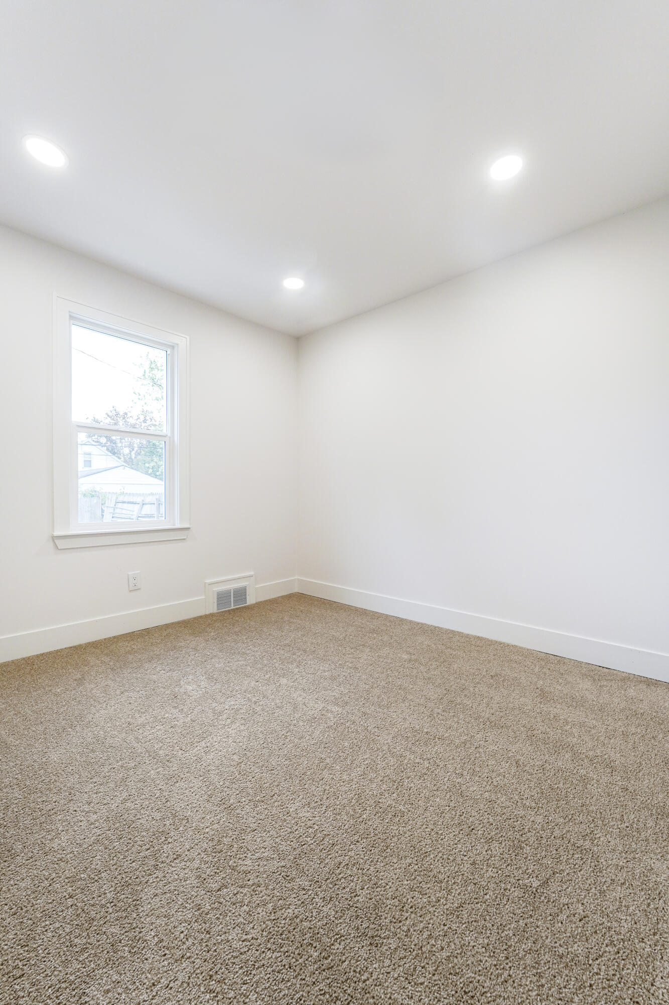 7043 Toepfer Road Warren, MI 48091 - Photo 27 of 50 Photo Oct 23 2025, 2 34 42 PM