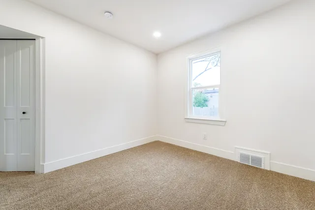 $159,900 | 7043 Toepfer Road, Warren, MI 48091