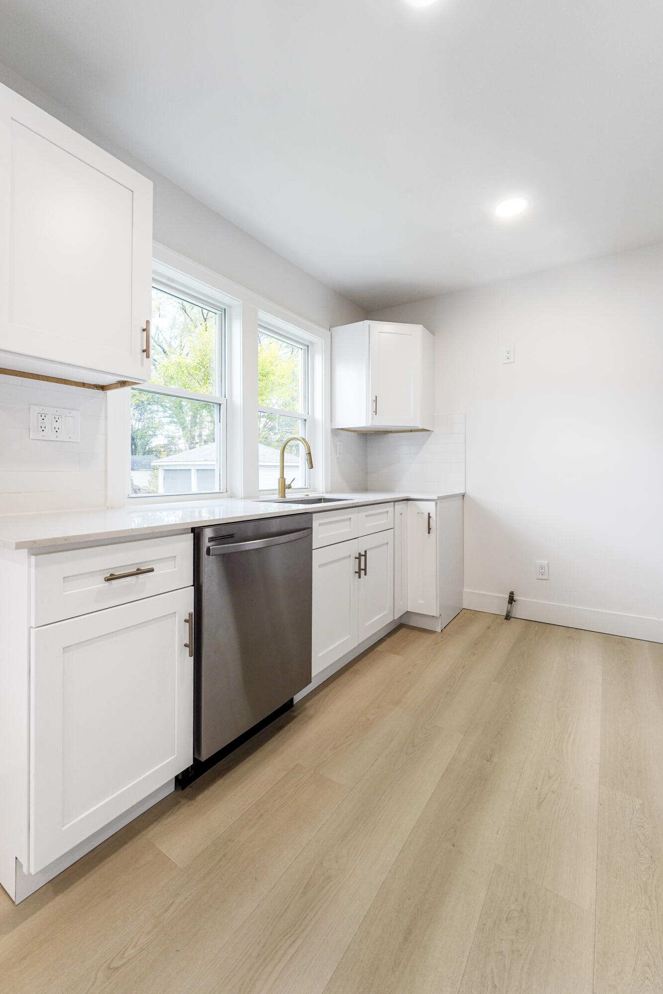 7043 Toepfer Road Warren, MI 48091 - Photo 30 of 50 Photo Oct 23 2025, 2 36 55 PM