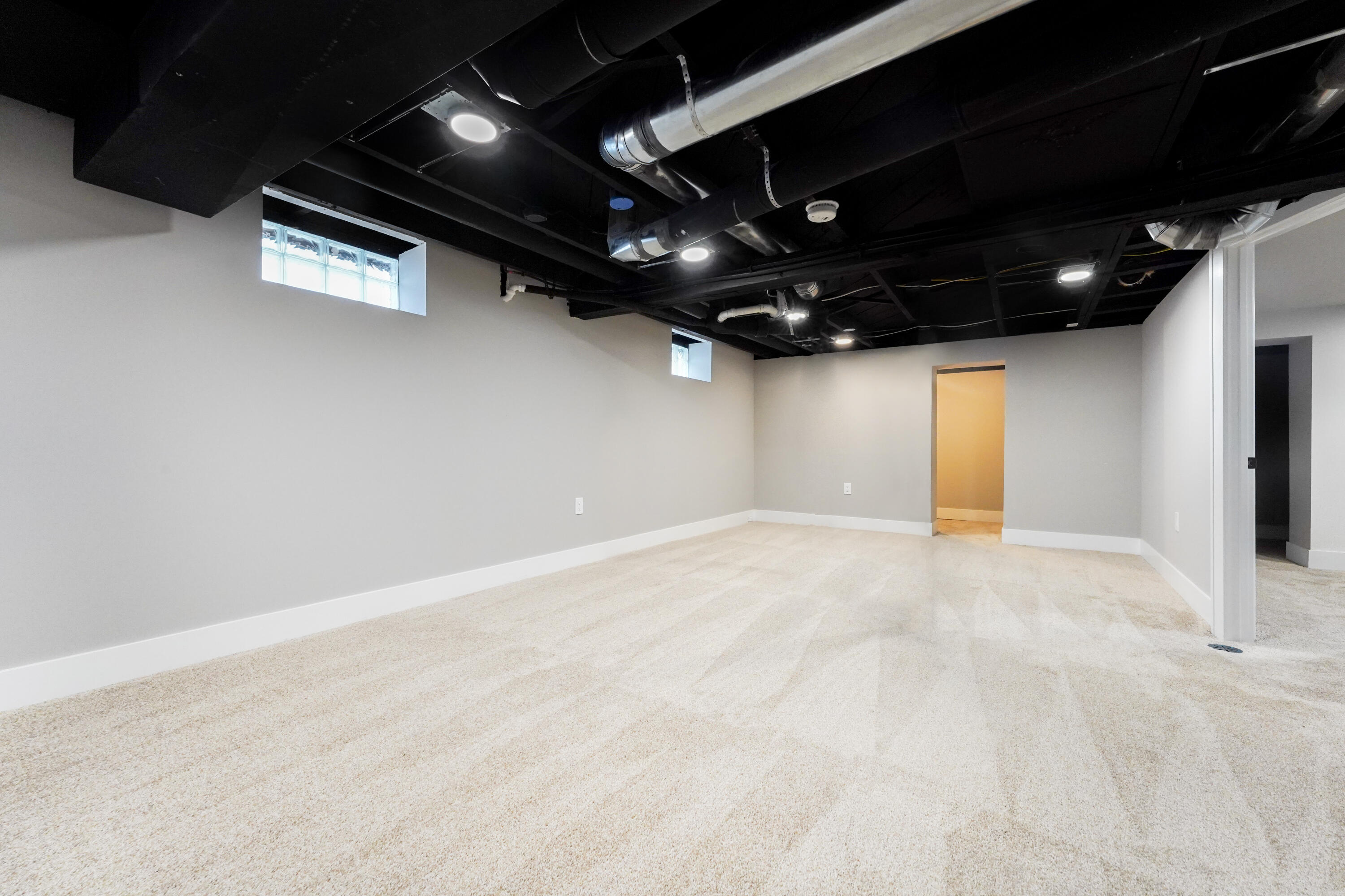 7043 Toepfer Road Warren, MI 48091 - Photo 38 of 50 Photo Oct 23 2025, 2 39 54 PM