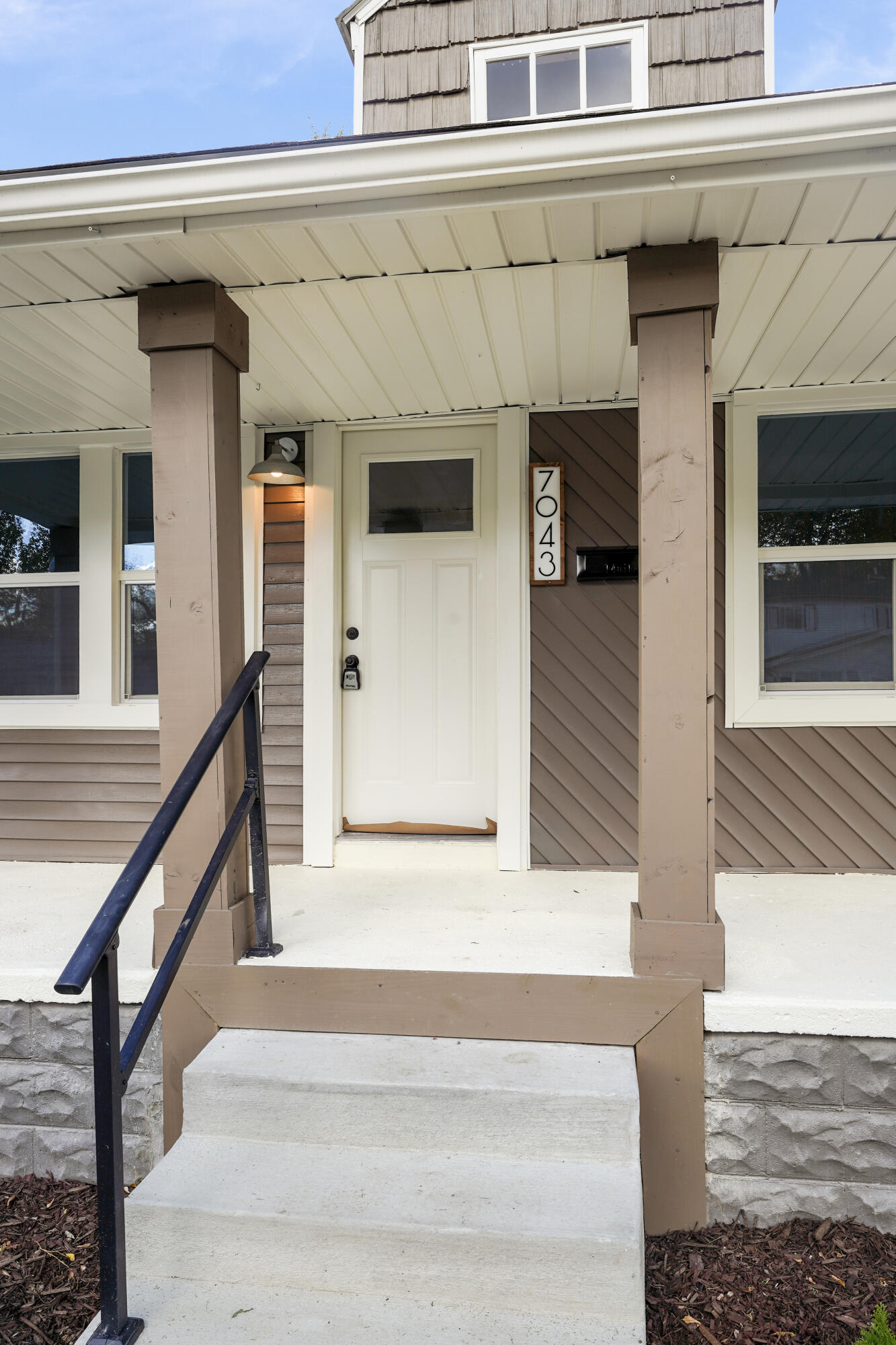 7043 Toepfer Road Warren, MI 48091 - Photo 4 of 50 Photo Oct 23 2025, 2 14 40 PM