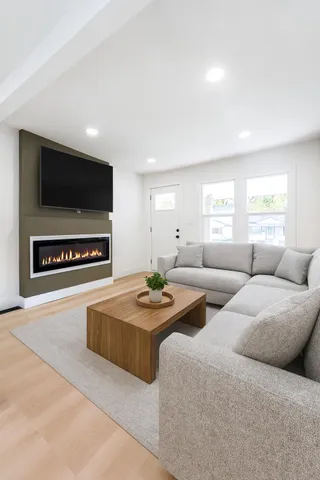 $159,900 | 7043 Toepfer Road, Warren, MI 48091