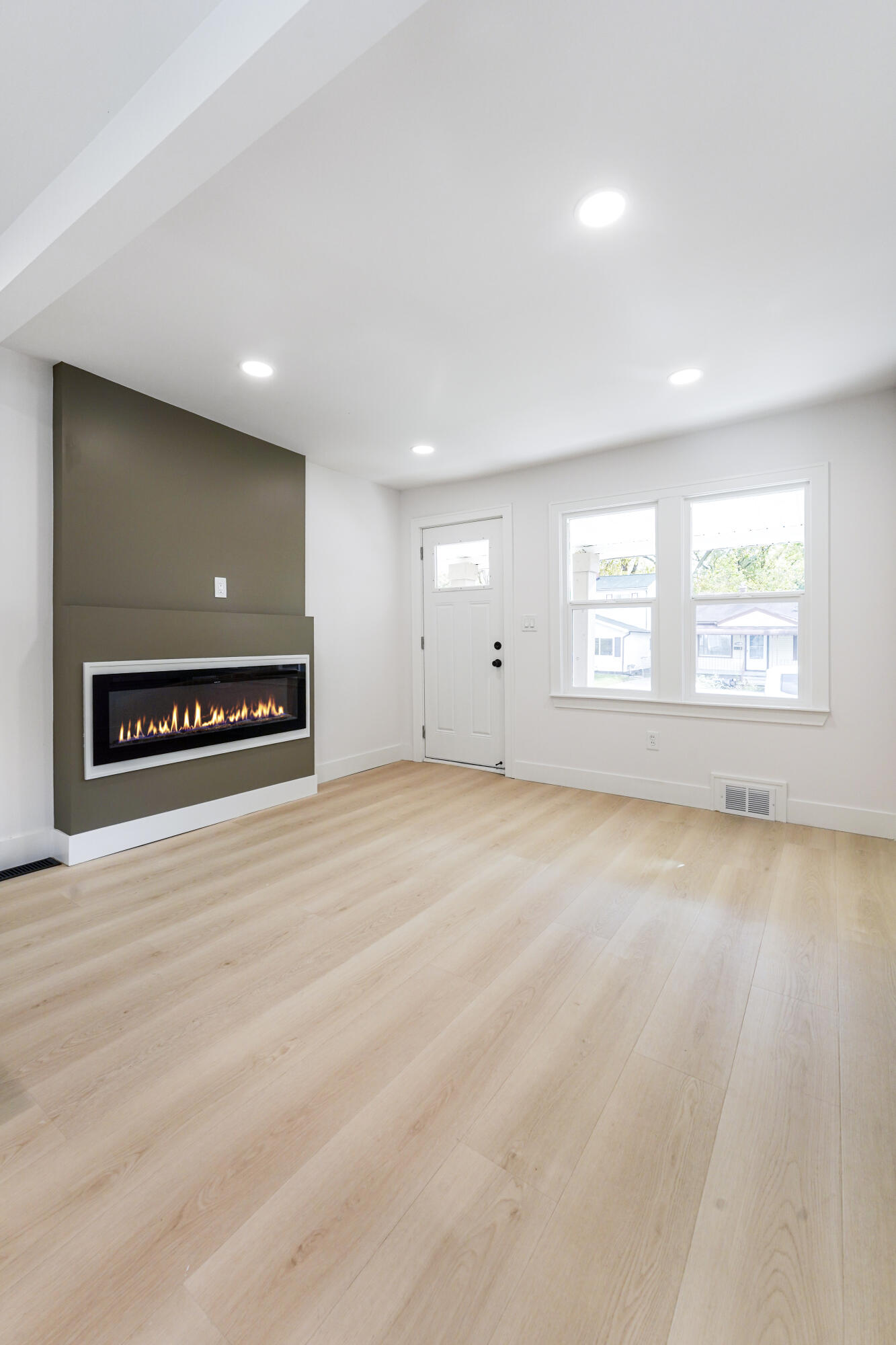 7043 Toepfer Road Warren, MI 48091 - Photo 7 of 50 Photo Oct 23 2025, 2 24 58 PM