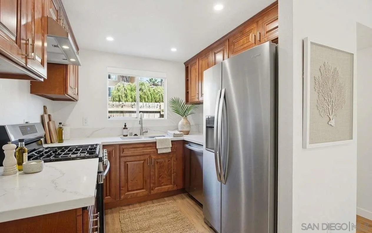 5130 North River Road, Unit B Oceanside, CA 92057 - Photo 5 of 51 Digitally Altered. Original Image (https://zimg.paragon.ice.com/ParagonImages/Property/PA/SDMLS/260009606/14/533/400/7b7a913e29a8a1f0eb2e98109707f0ea/3/c5184e0c4ab6271784c77d4f41702476/260009606-511975ce-5d29-4cec-a25b-13d89abfd40a.JPG)