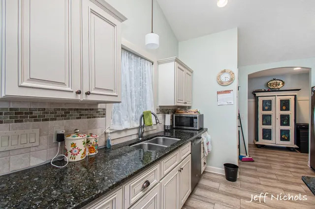 $795,000 | 3111 Sandy Drive Southwest, Wyoming, MI 49418