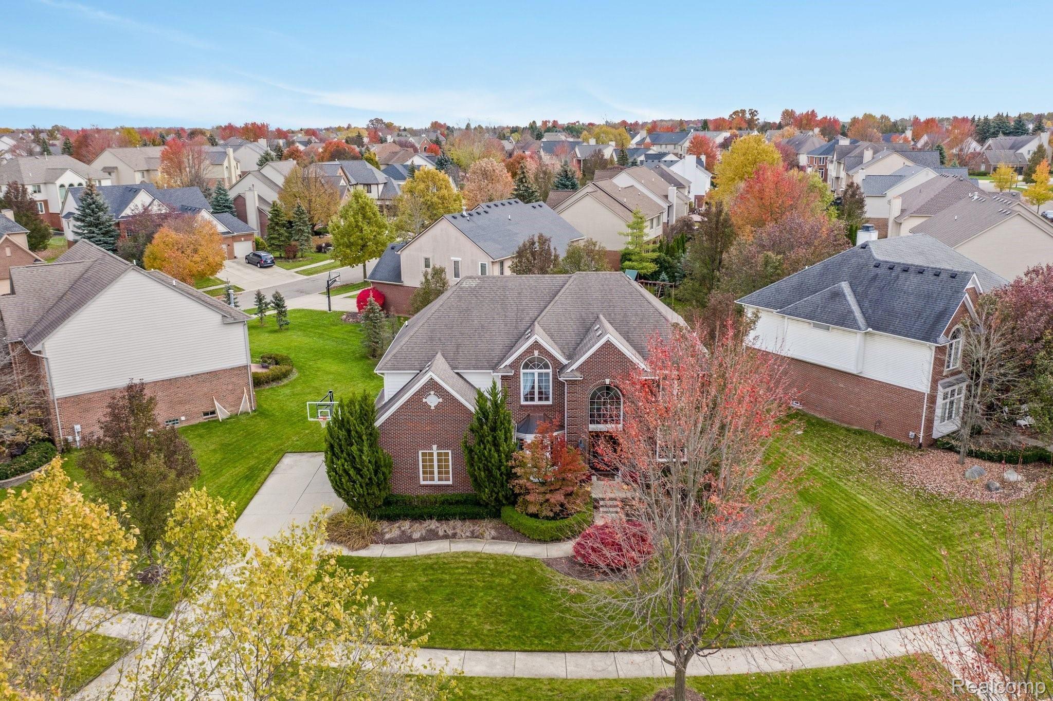 1265 Welland Drive Rochester, MI 48306 - Photo 2 of 54 54-web-or-mls-1265 Welland Drive Rochester0053.jpg