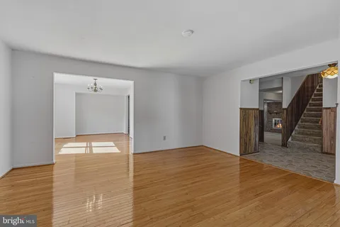 $900,000 | 7207 Neaptide Lane, Burke, VA 22015