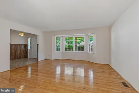 $900,000 | 7207 Neaptide Lane, Burke, VA 22015