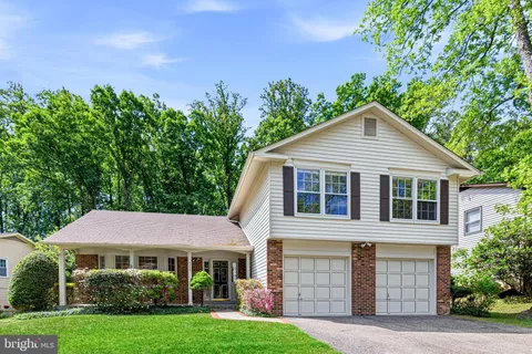 $900,000 | 7207 Neaptide Lane, Burke, VA 22015