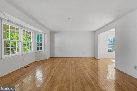 $900,000 | 7207 Neaptide Lane, Burke, VA 22015