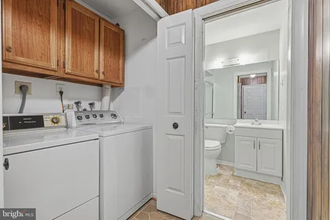 $900,000 | 7207 Neaptide Lane, Burke, VA 22015