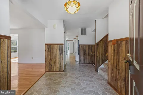 $900,000 | 7207 Neaptide Lane, Burke, VA 22015