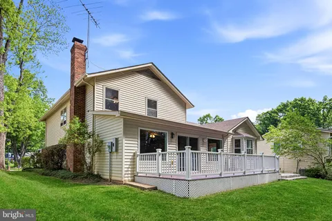 $900,000 | 7207 Neaptide Lane, Burke, VA 22015