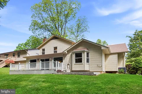 $900,000 | 7207 Neaptide Lane, Burke, VA 22015