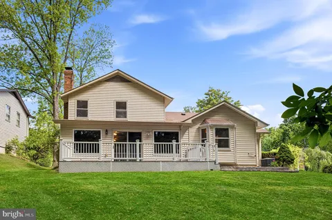 $900,000 | 7207 Neaptide Lane, Burke, VA 22015