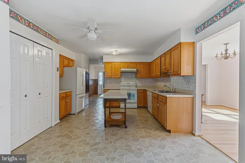 $900,000 | 7207 Neaptide Lane, Burke, VA 22015