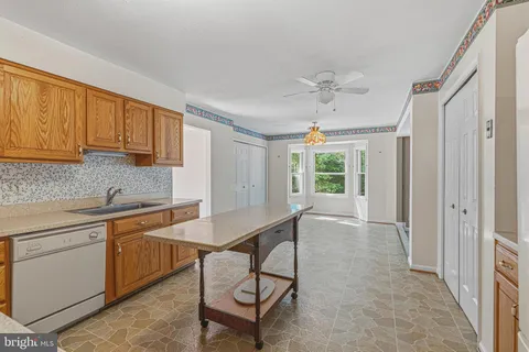 $900,000 | 7207 Neaptide Lane, Burke, VA 22015