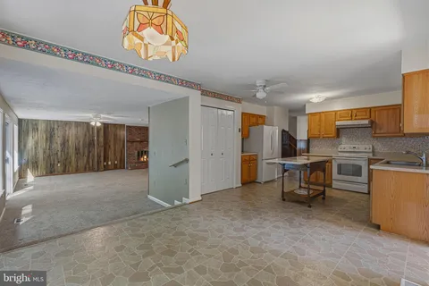 $900,000 | 7207 Neaptide Lane, Burke, VA 22015