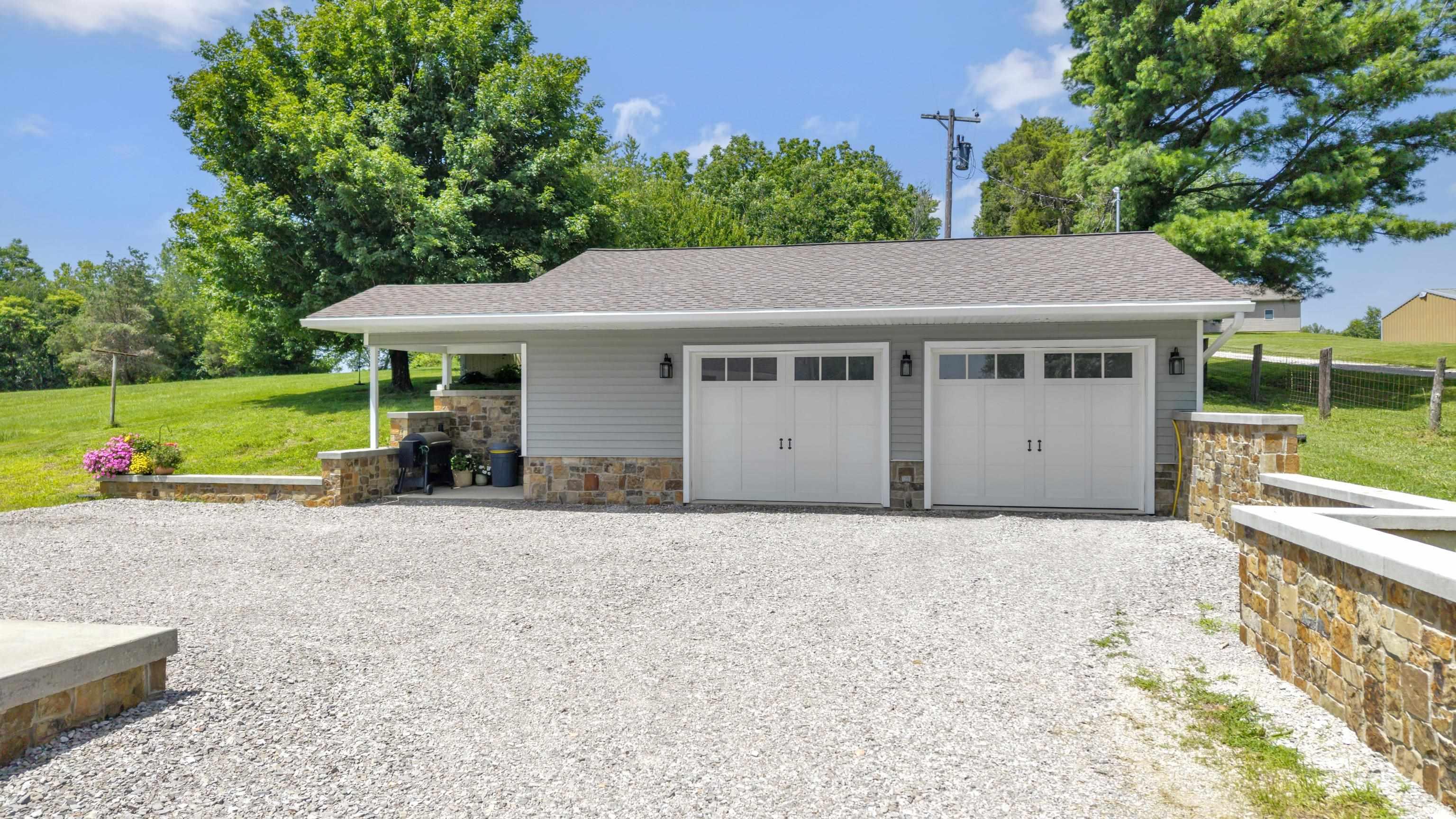 8733 New Harmony Road Evansville, IN 47720 - Photo 3 of 41