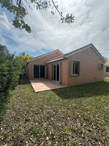 front view of house with a yard