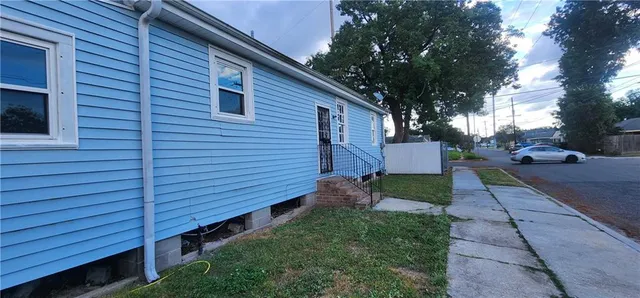 $1,200 | 2027 Stephen Girard Street, New Orleans, LA 70122