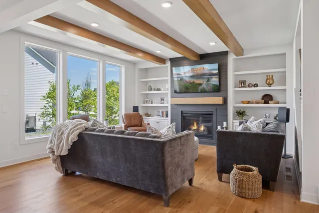 $1,375,000 | 16370 62nd Place North, Maple Grove, MN 55311