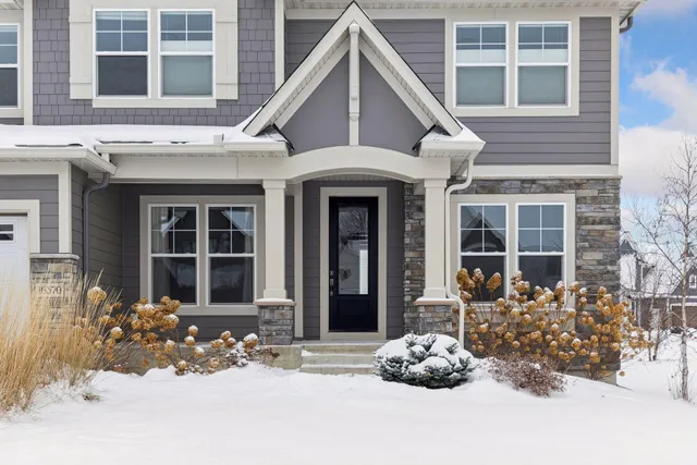 $1,375,000 | 16370 62nd Place North, Maple Grove, MN 55311