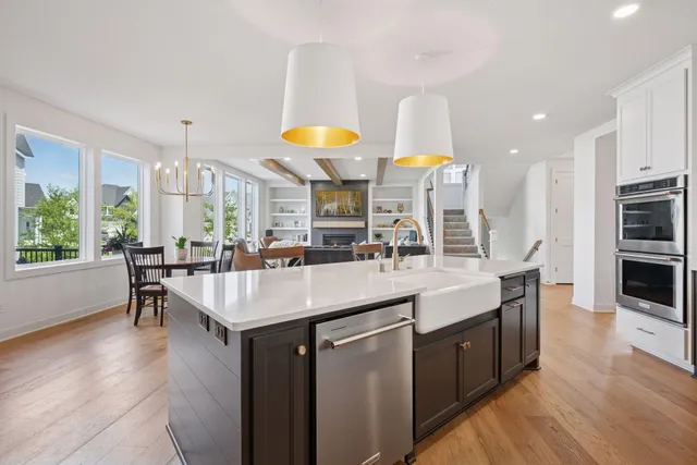 $1,375,000 | 16370 62nd Place North, Maple Grove, MN 55311