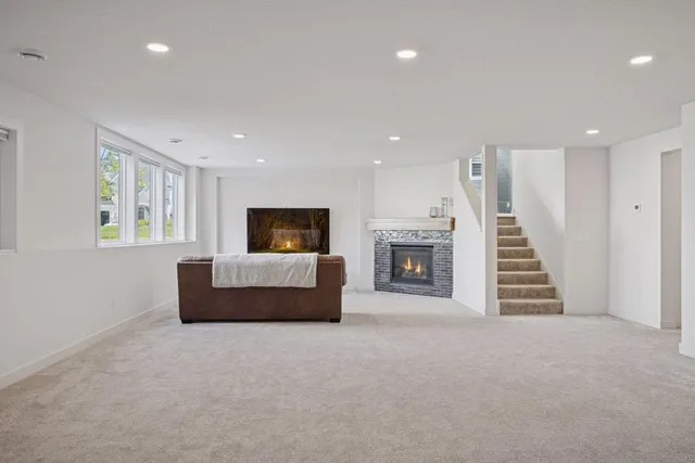 $1,375,000 | 16370 62nd Place North, Maple Grove, MN 55311