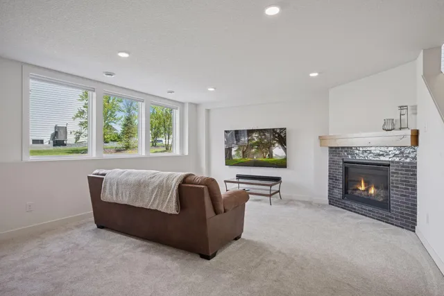 $1,375,000 | 16370 62nd Place North, Maple Grove, MN 55311