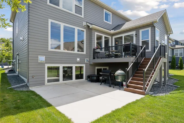 $1,375,000 | 16370 62nd Place North, Maple Grove, MN 55311
