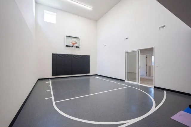 $1,375,000 | 16370 62nd Place North, Maple Grove, MN 55311