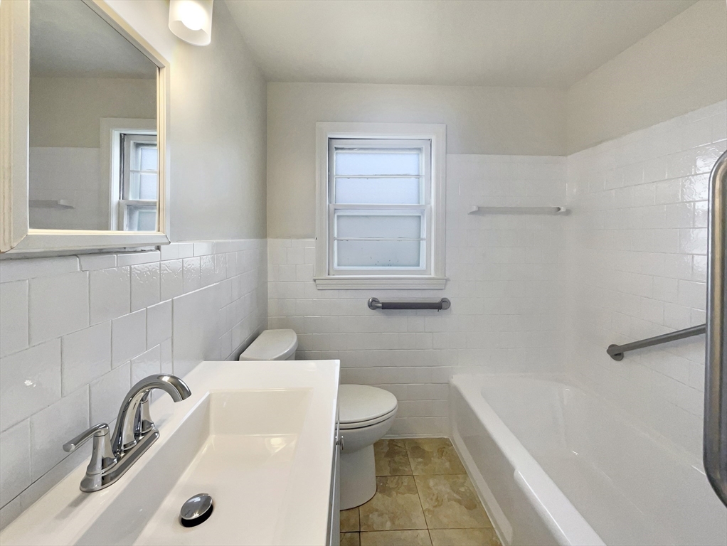 61 Anna Road Weymouth, MA 02191 - Photo 7 of 26 Gallery Image 7