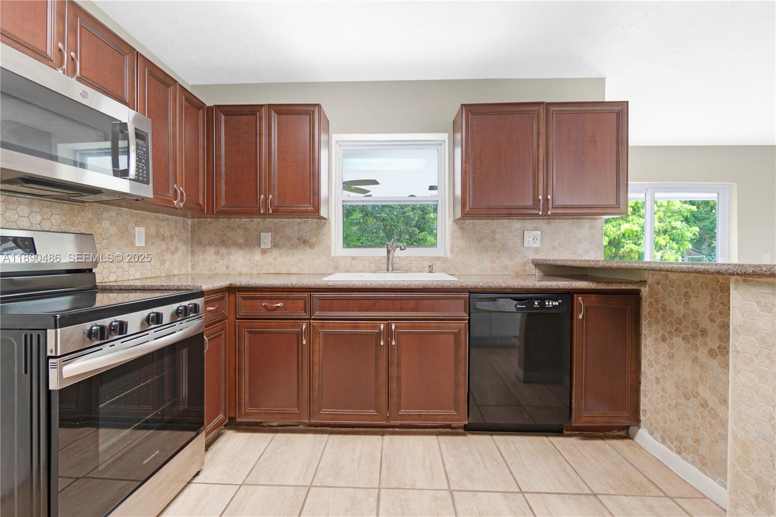 12950 Southwest 267th Street Homestead, FL 33032 - Photo 5 of 28 Gallery Image 5