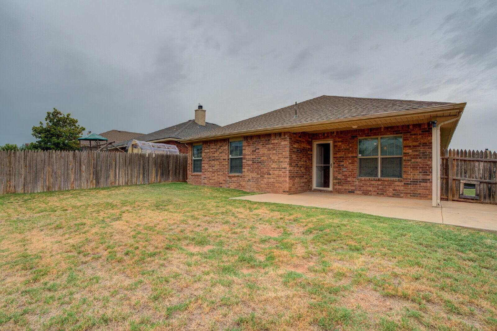6921 95th Street Lubbock, TX 79424 - Photo 32 of 32 a front view of a house with garden